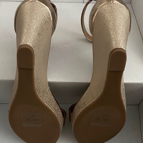 NWOT - Call It Spring - JOSSET - Gold Platforms - Picture 4 of 5